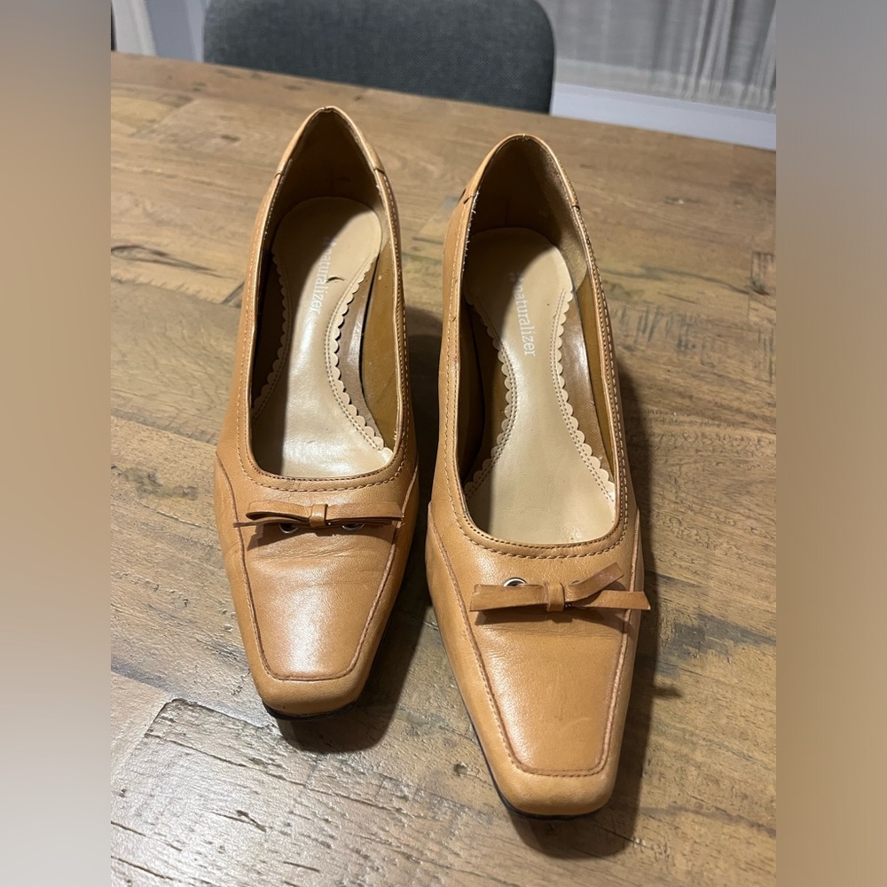 Vintage Naturalizer kitten heel